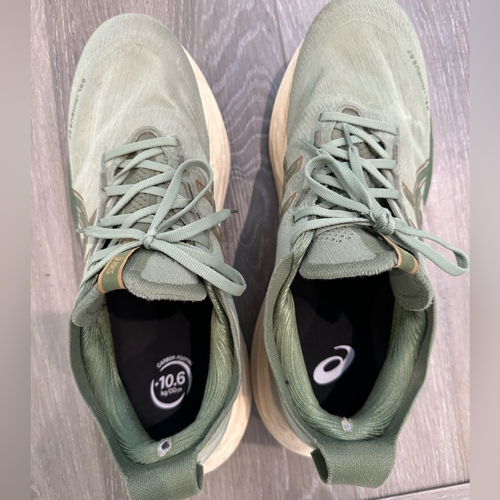 GEL-NIMBUS 27 Rare Color MENS 12 Used only 6 months I switch my shoes. - Picture 2 of 9